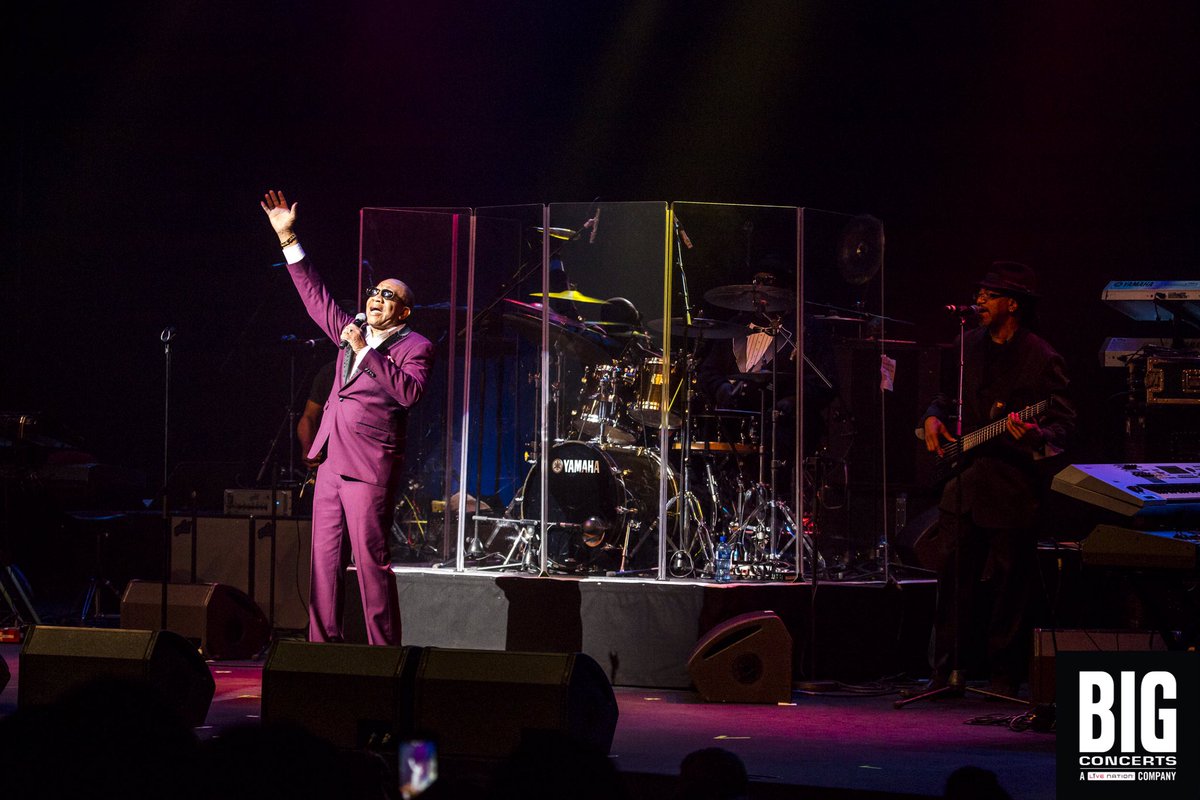 BigConcerts's tweet photo. .@LennyWilliams giving his award-winning golden voice to the audience in Johannesburg #LegendsofRnBJHB https://t.co/g8B35M8VEG