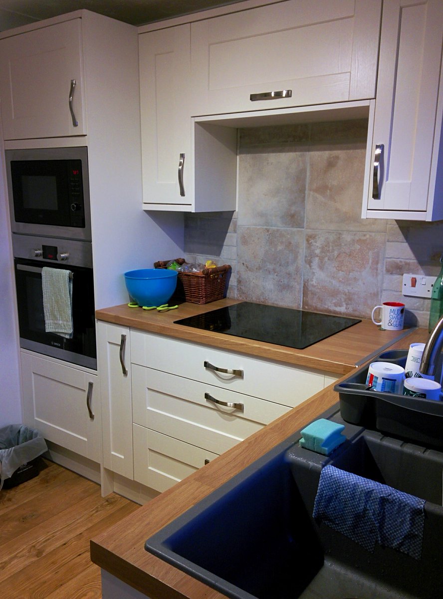 MarkGCarpentry's tweet photo. I also fit #kitchens like this lovely one from #Howdens #carpentry #Dorset https://t.co/eF0bxAk4gA