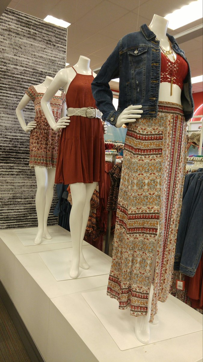 BrittneyT1961's tweet photo. My guests are loving these looks. #boho  #LiterallyWithaMannequin #T1961 https://t.co/8RMNZfiq4s