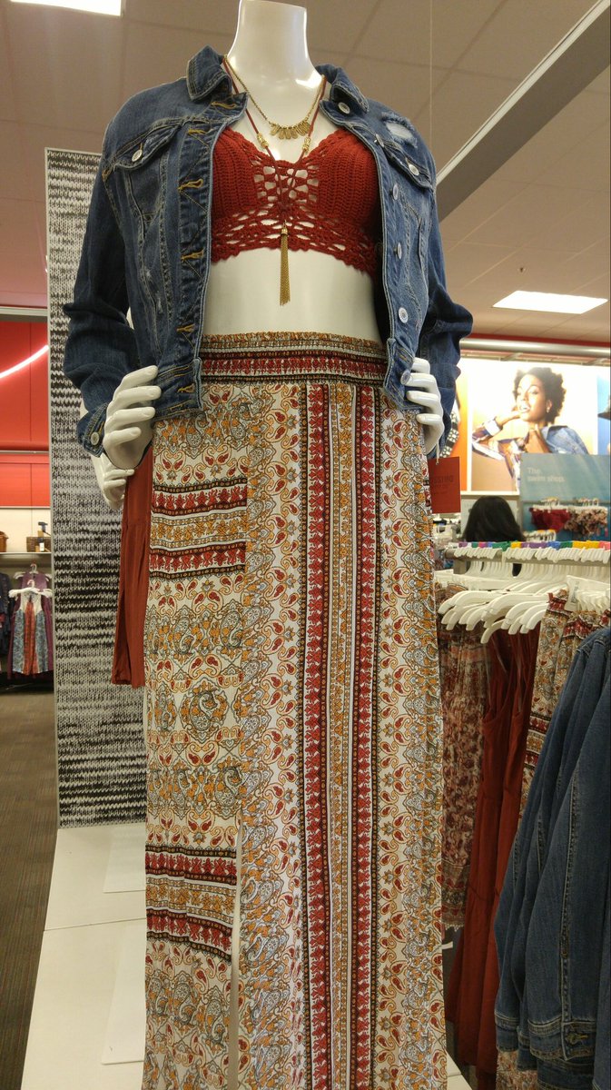 BrittneyT1961's tweet photo. My guests are loving these looks. #boho  #LiterallyWithaMannequin #T1961 https://t.co/8RMNZfiq4s