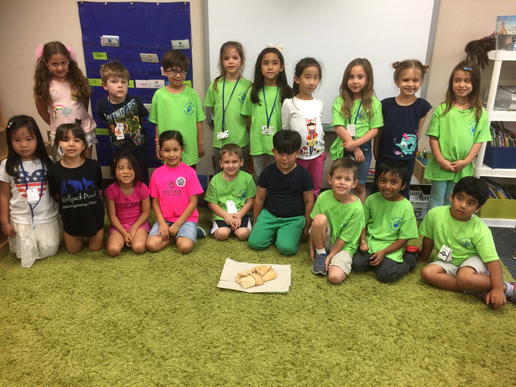 katmunford's tweet photo. Who will help me bake the bread? "We will!" said Mrs Munford's class!!
#twehowl #happyclassrooms https://t.co/Be68QXgvcr