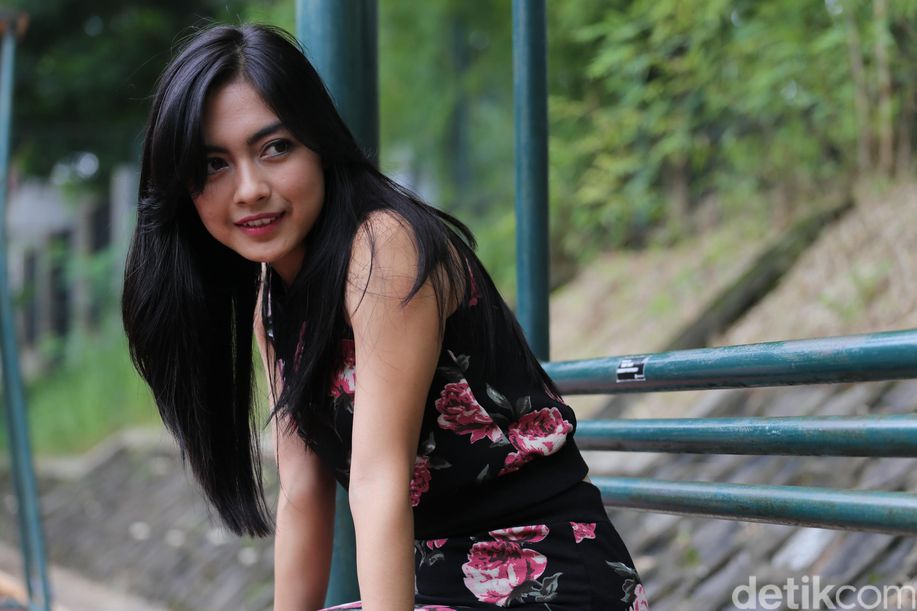detikhot's tweet photo. #MostPopular Pernah Kerja Jadi Asisten Apoteker, Vizza Dara Pilih Asah Bakat Berakting https://t.co/lPAS29gQCM https://t.co/CNQYPujGyz