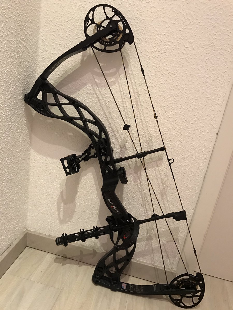 JohnLampel's tweet photo. New bow👌🏻💪🏻 @BowtechArchery #CarbonIcon https://t.co/oPJPUTPCVj