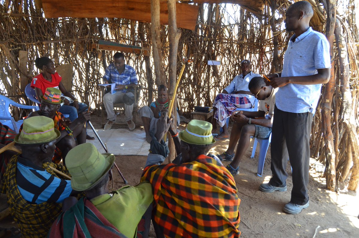 ldgi_kenya's tweet photo. Engagement with community in Lokichar Basin, Turkana on Community Land Rights #LandConf2017 #CommunityLandRights #LandRights https://t.co/JYHTDDPoln