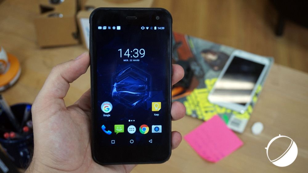 Frandroid's tweet photo. 📲 On a testé le "mobile tout-terrain" #MTTIdeal, étanche et résistant. Vaut-il vraiment le coup ? 👉 https://t.co/ou75rgUOKo https://t.co/QAayqo5HGG