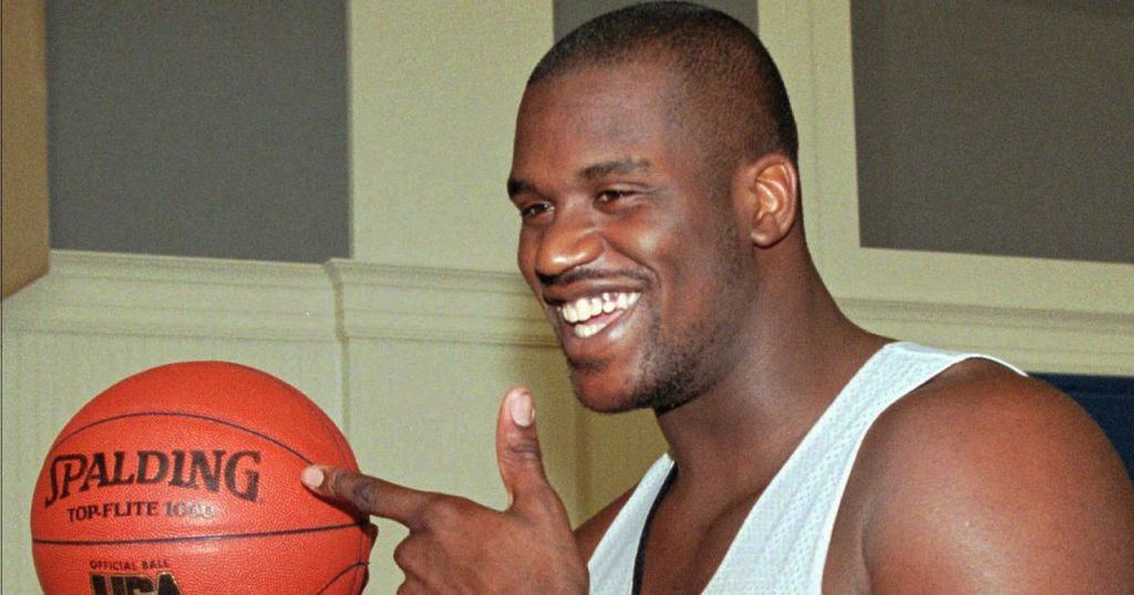 DinuMondal's tweet photo. mashable : No, turns out Shaq doesn't actually believe the Earth is flat … https://t.co/QRyfT9BOl2) https://t.co/uHTNqT5qEN