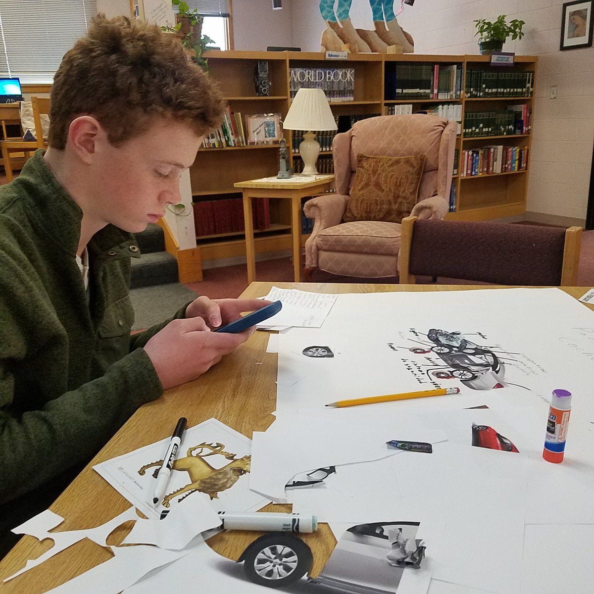 lafemmenitka's tweet photo. In the zone!!  #focus #cochesunit #espanol2 #ovvtpride https://t.co/ZxADIOEkZq