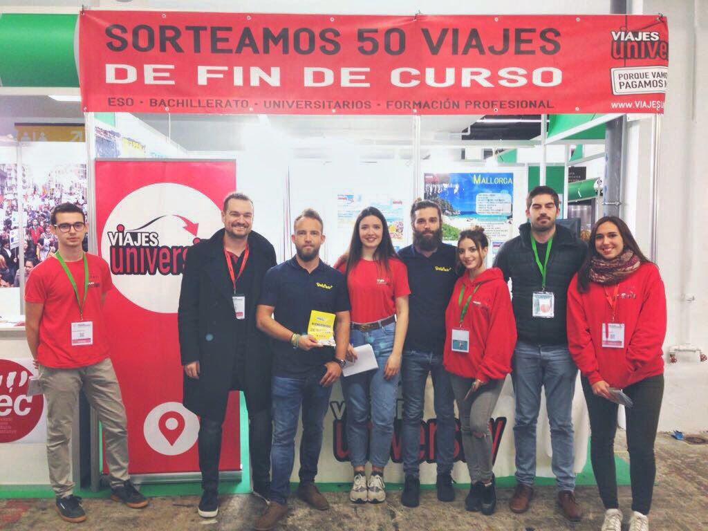 Gracias a #ViajesUniversity por dejarnos acompañarles en #Barcelona, junto a cientos de estudiantes. ¡Os esperamos en #Mallorca2017! 👌😉🌴
