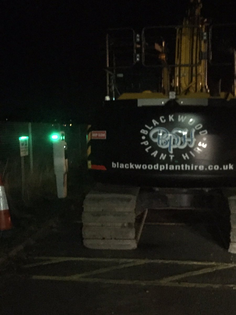 mcooly83's tweet photo. @ChargePlaceScot it seems the spaces are being used to house plant &amp; machinery overnight - were you aware? https://t.co/yTjvKLvzoZ