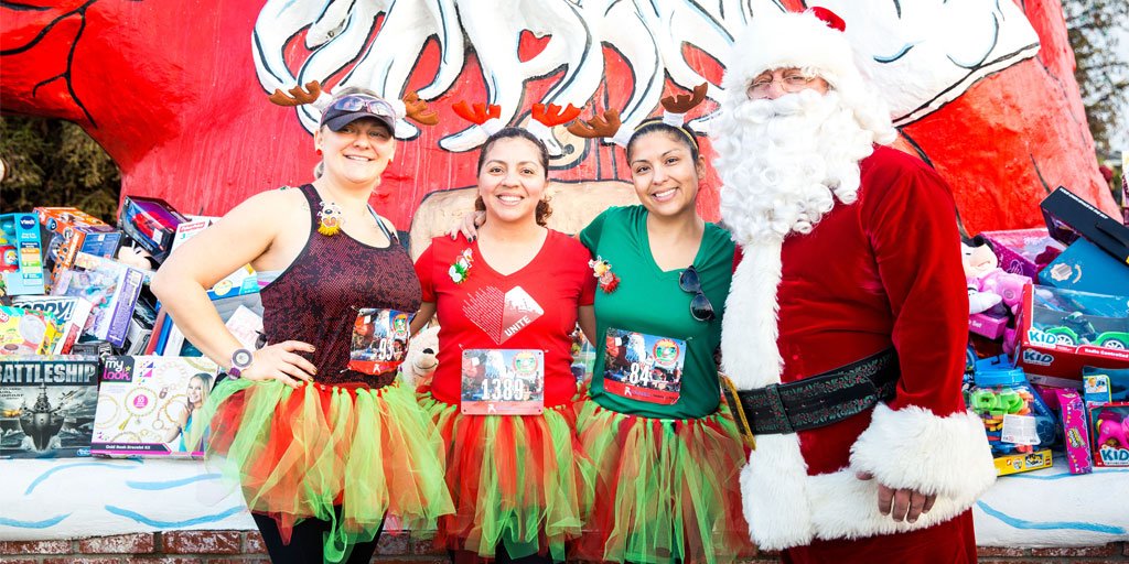 SantaToTheSea's tweet image. We are offering many different running options: Half Marathon, 2 Person Relay, 5K, 1K Kid’s Run Run, &amp;amp; Diaper Dash! santatothesea.com/run-events