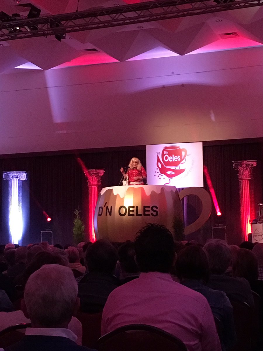 Oeles buutte gala inhaol editie in cc de haandert in beej zien van de börgermeister Den hier Antoine Scholten.