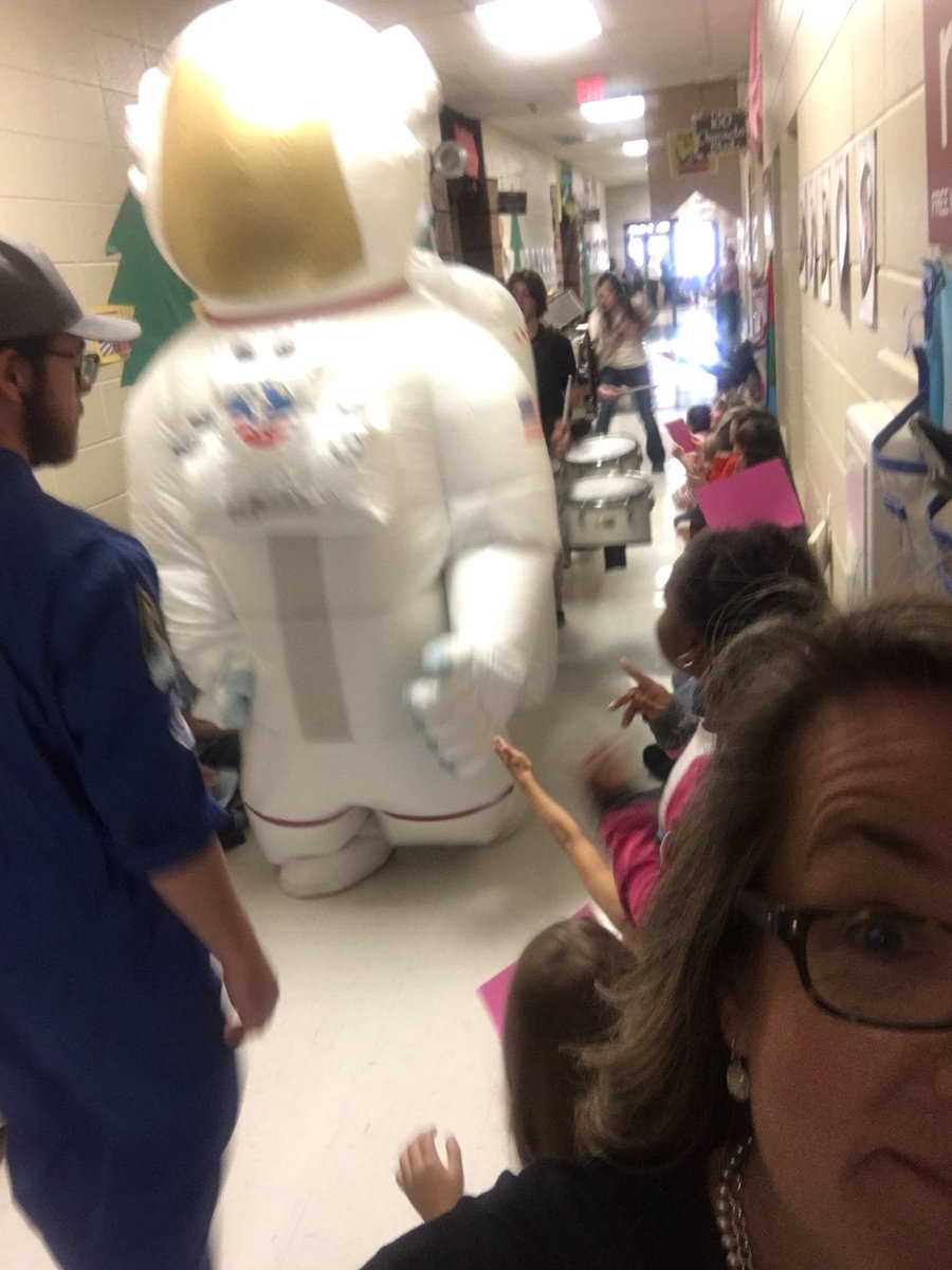 3rdgradepad's tweet image. In the Rocket City, we have astronauts in our First Grade's Parade of Readers! @ConnectHsv