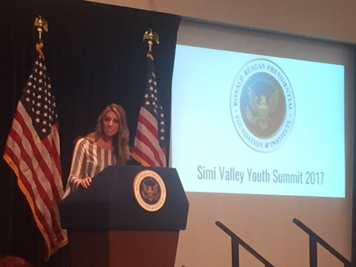 jedibandini's tweet photo. @Amelia__Earhart awarding a flying lesson to a a student at the #SimiValley #YouthSummit @Reagan_Library https://t.co/nwYPkOiL4w