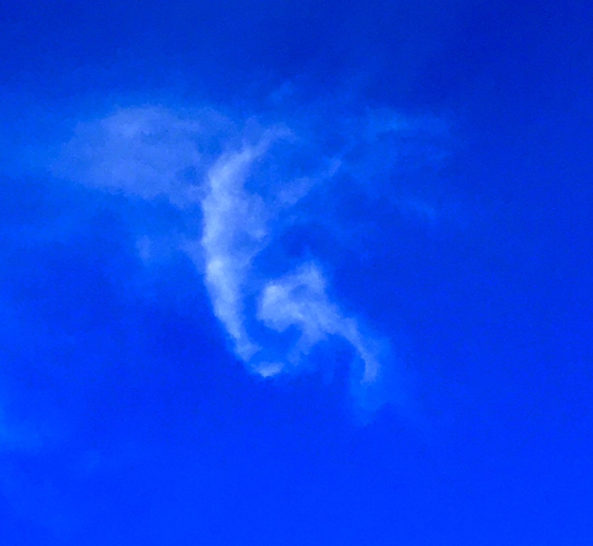A lovely little twirl #cloud in the sky this afternoon <a href="/StormHour/">#StormHour</a> #photography #Weather