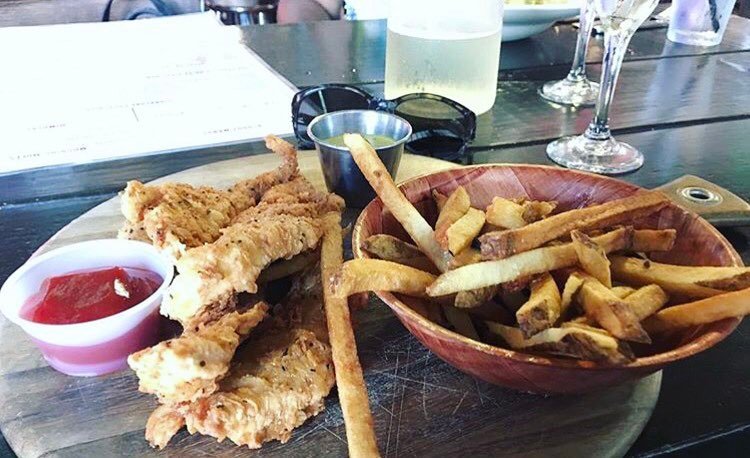 SoandSosDallas's tweet photo. Come fuel up for the weekend with some grub at So&amp;So's 😎. Then stay for the party. https://t.co/bL7CGZz4gF
