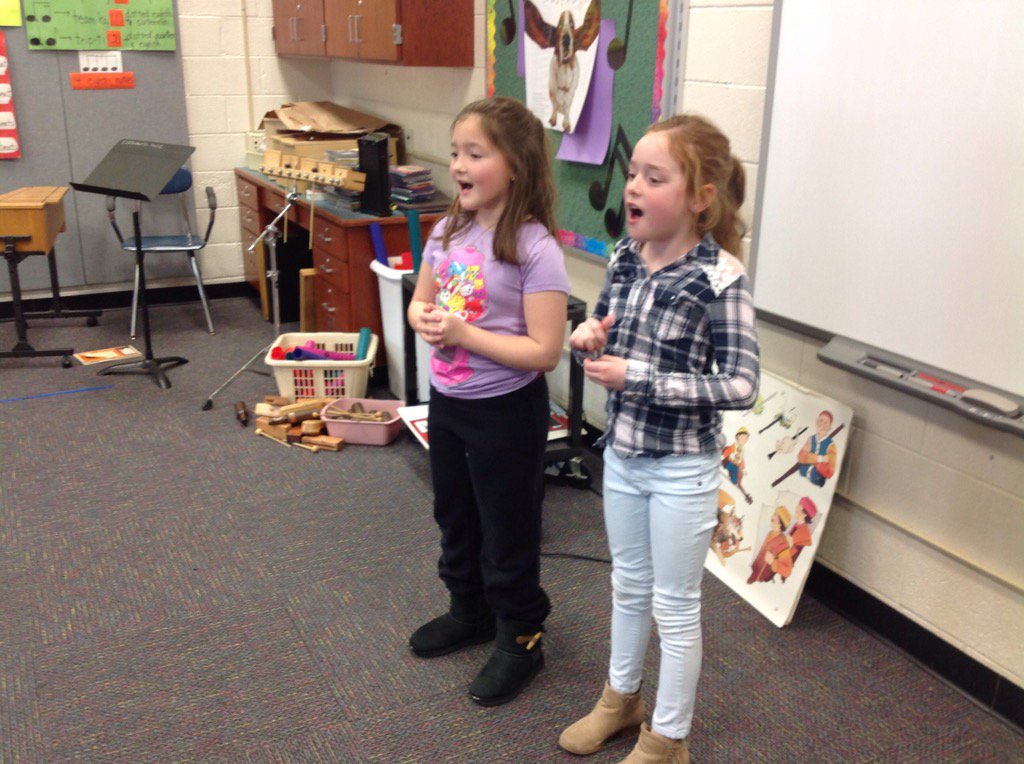 ILESMusic's tweet photo. Singing, playing AND dancing? This second grade does it all!  #rtmindianlane https://t.co/F3wPiVp20C