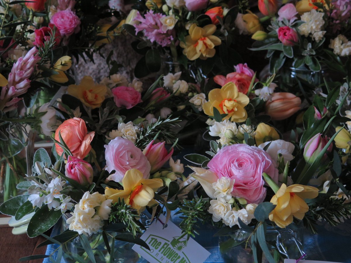 FlowerMillCwll's tweet photo. "If it can be Cornish, it will be Cornish" Spring awaits at @Trevallicks ....and Emily ' s cakes are 👌 #slowflowers https://t.co/RdvvsYfTcE