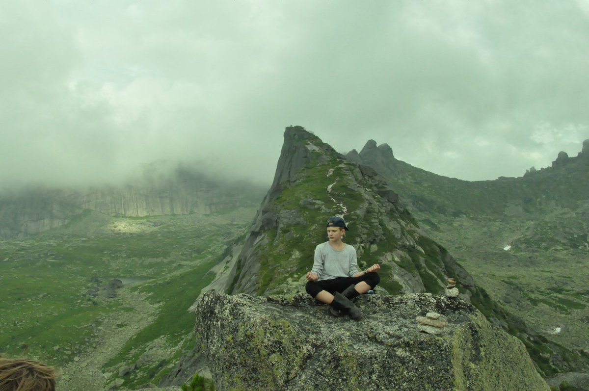 WorldChoiceGame's tweet image. #FlashbackFriday to those beautiful, hiking days with World Choice Game! #WorldChoiceGame #Travel #culture #summer2k17 #SummerCamp #friyay