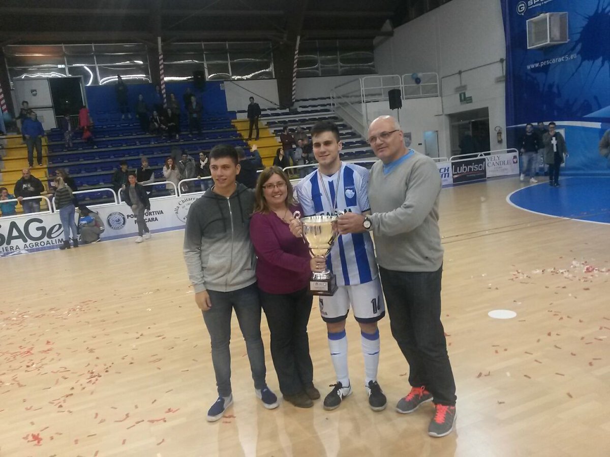 #Italia Los juveniles argentinos <a href="/MatiiRosa/">Matii Rosa</a> y <a href="/Nahue_6/">Nahuel Bontempo</a> Bontempo ganaron la Copa Italia Under 21 con el <a href="/pescarac5/">Pescara Calcio a 5</a>
