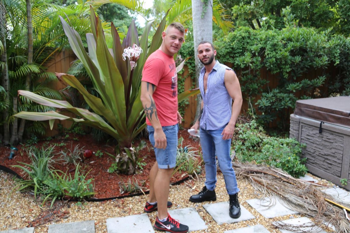 FanOfBuddies's tweet photo. #instahomo Ouuh FUCK it! @RSXM @JmoJusto @nez_beck @MathieuRenoir #adult @1988gazz
https://t.co/KtCOFKINHm https://t.co/9sXUPo1TRW