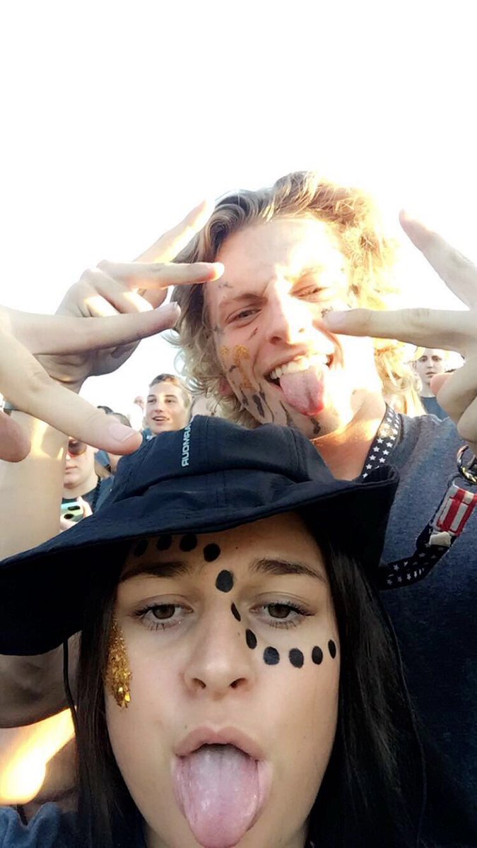 moore_elite's tweet photo. happy birthday to one of my best friends @maryemeryrush time to dedicate your life to cheap cigs and gambling. call me if ya need bailed out https://t.co/WLbUPSEMa1