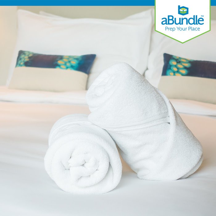 aBundleHQ's tweet image. #HostTip: Exceed guest expectations with couples robes by the bed. bit.ly/2mP2iot 😎  #aBundle
