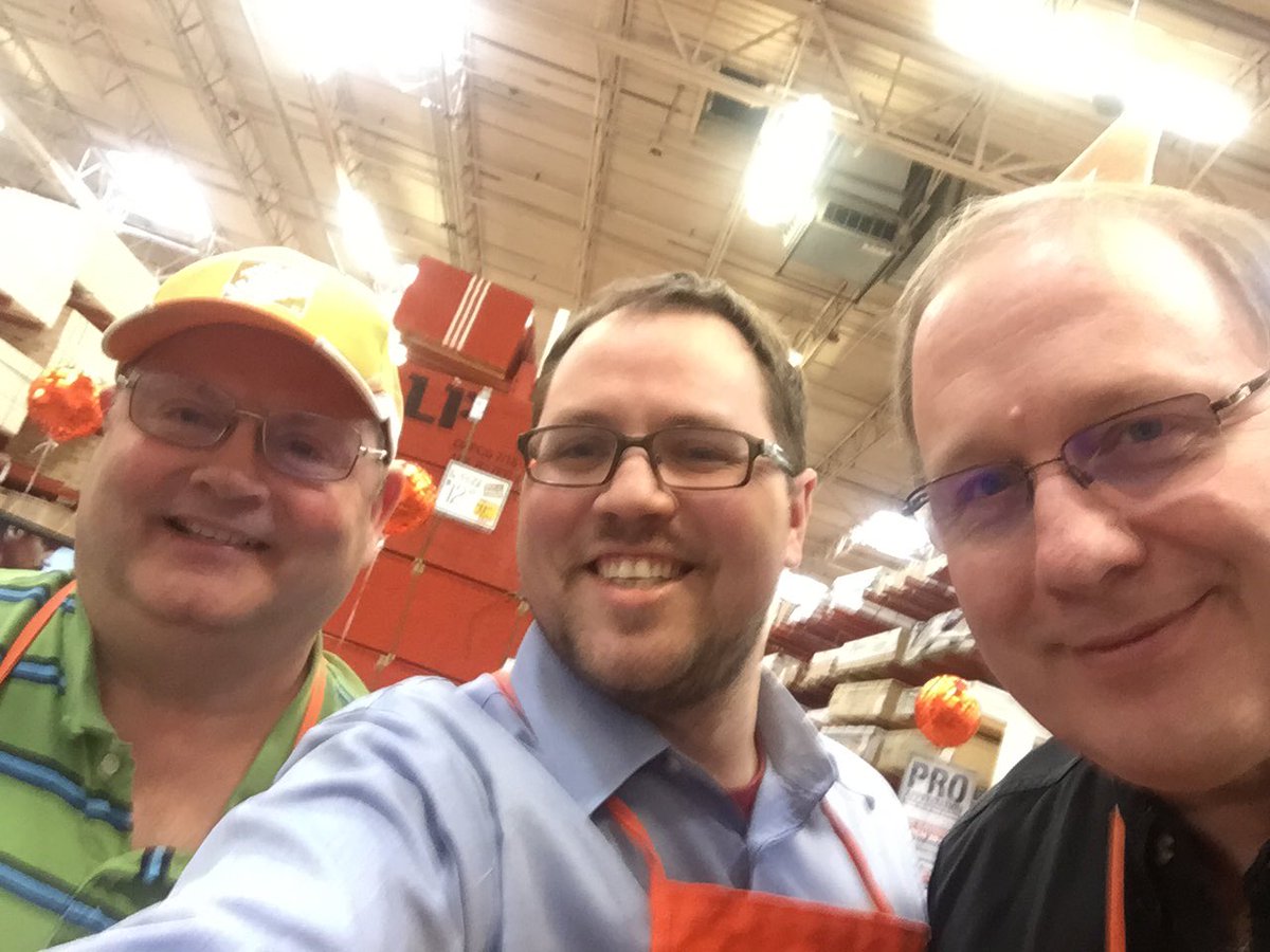 ASMeredith1's tweet photo. Original Associates Jim and Jackie - 27 years at Store 720.  Thank you for helping build this amazing company. @JasonLaForte @ScottRoop https://t.co/Gk1rFvLof2