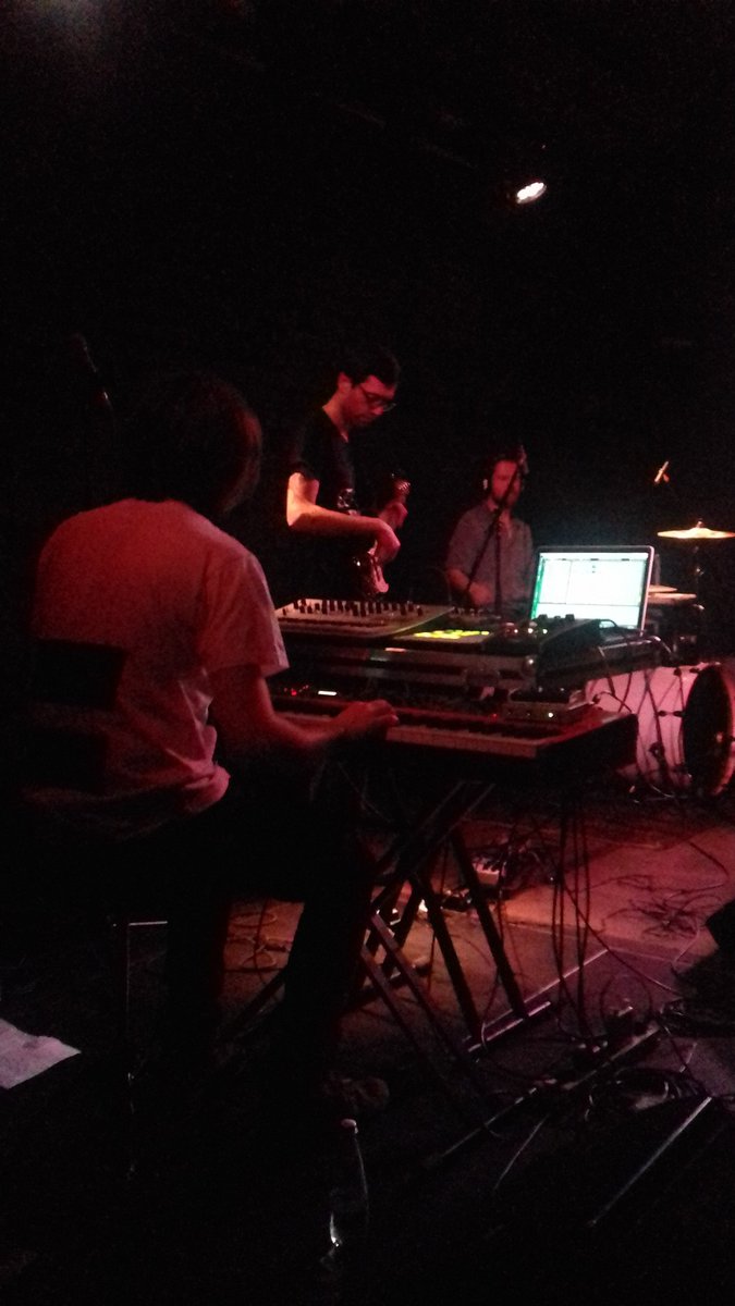 aldmovieland's tweet image. CHAT NOIR live in Control Club. Biutiful ! #chatnoir #controlclub