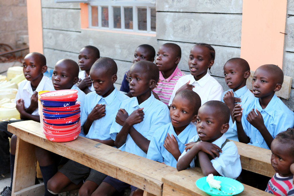 Kenya Mission Trip katieparkdesigns.com/2017/03/24/ken…