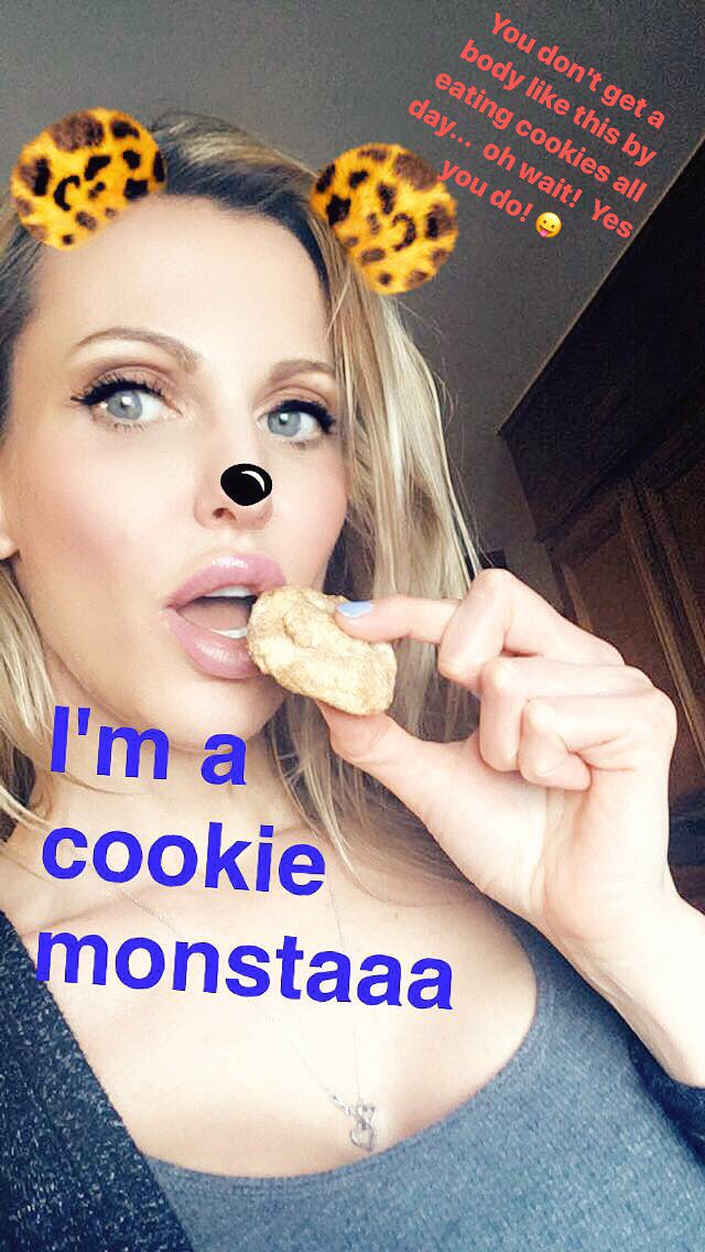 It's true.  I love 🍪.  Someone stop me.  Please.  😂 https://t.co/Dn6E9C7VUv