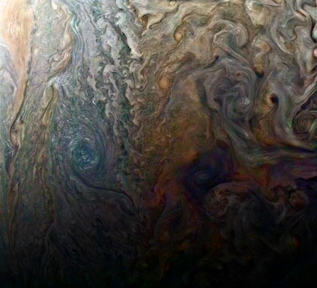 Making its 5th flyby over Jupiter's cloud tops, our <a href="/NASAJuno/">NASA's Juno Mission</a> craft will sail above the planet at 129,000 mph: go.nasa.gov/2nluY8C