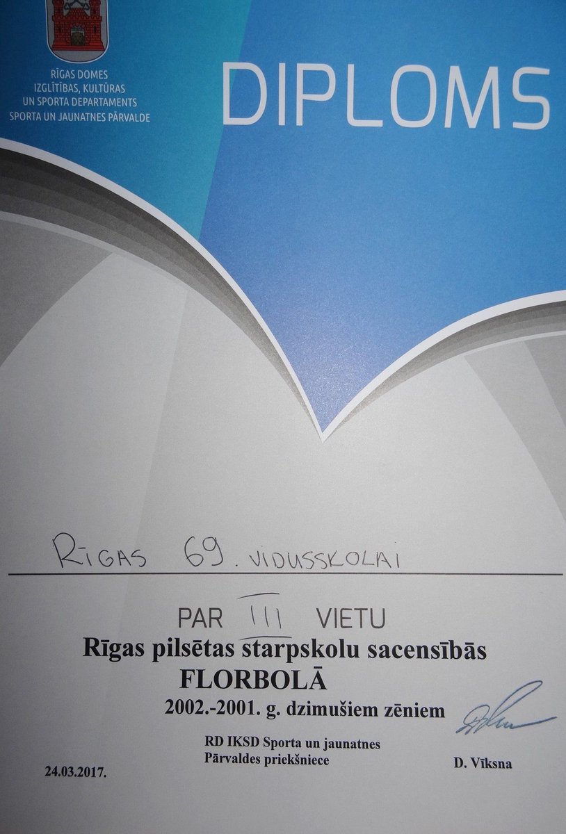 r69vsk's tweet photo. Lepojamies ar skolas florbola komandu! #florbols #pilseta #3.vieta https://t.co/JryQVijAVk https://t.co/yz8l7n89DD