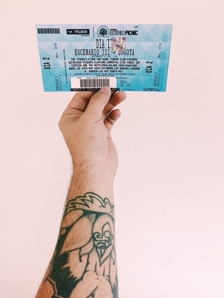 LucasElMostacho's tweet photo. Ya preparándome para ver a las bellezas de @thestrokes @flumemusic @TDCinemaClub @vancejoy 👽🖖🏻
Con pura actitud y en #ModoEncore https://t.co/c7EyRJoR3P
