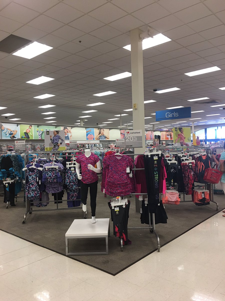 MattTarget23's tweet photo. Girls C9 looking on point to make some weekend sales at T1397! #drivingsales #Cartwheel #merchandising https://t.co/ccq4o5cDLT