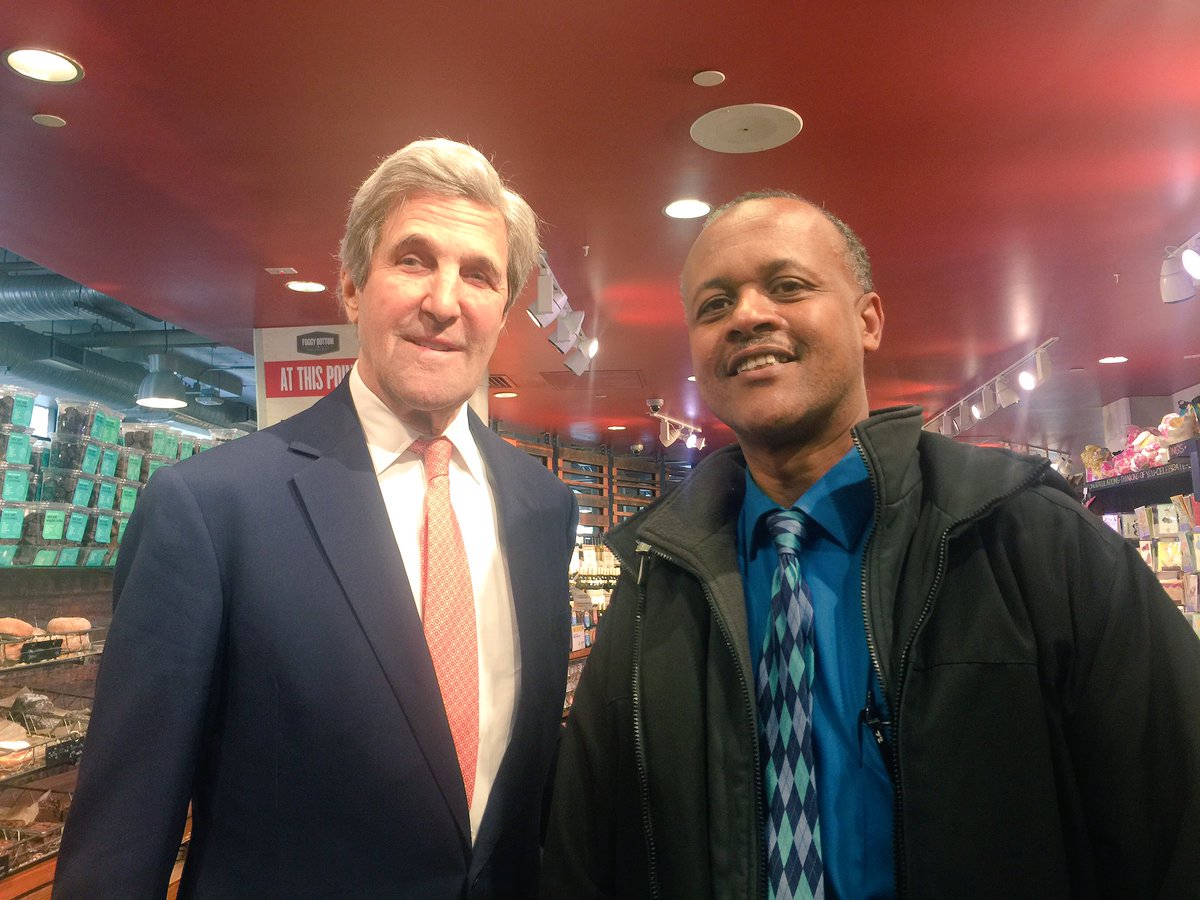 Rijaal3rd's tweet photo. It was great to meet former Sec. ofState @JohnKerry today. @BBCSomali @voasomali @HarunMaruf @SahraCabdi https://t.co/s9q558nMwg