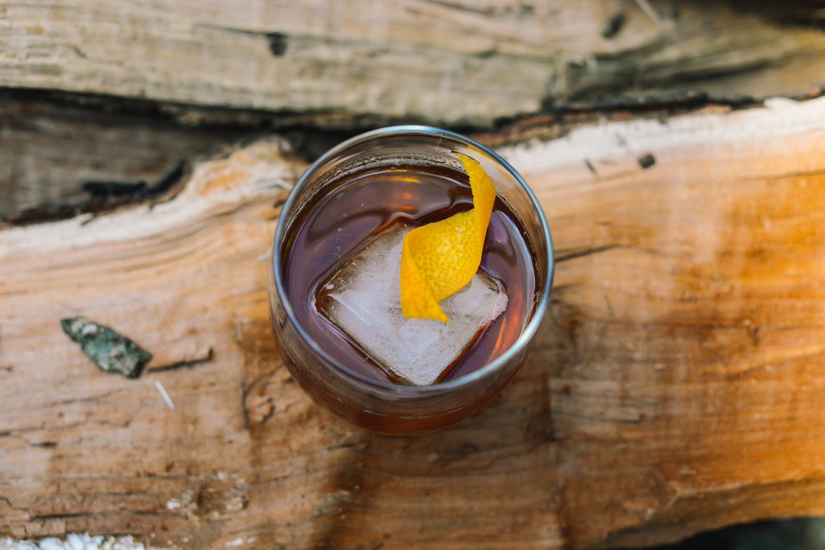 21cLexington's tweet photo. Can’t spell bourbon without #BBN. Join us for a handcrafted Old Fashioned as we cheer on the cats tonight! #LockboxLex #SharetheLex https://t.co/xbi2ojyQiS