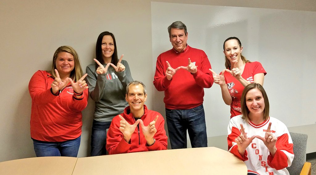 WiscTechCouncil's tweet photo. 🏀 #OnWisconsin #BadgerPride #B1G #marchmadness #sweetsixteen #FridayFeeling @BadgerMBB ❤ https://t.co/rFCpQR6Bqs
