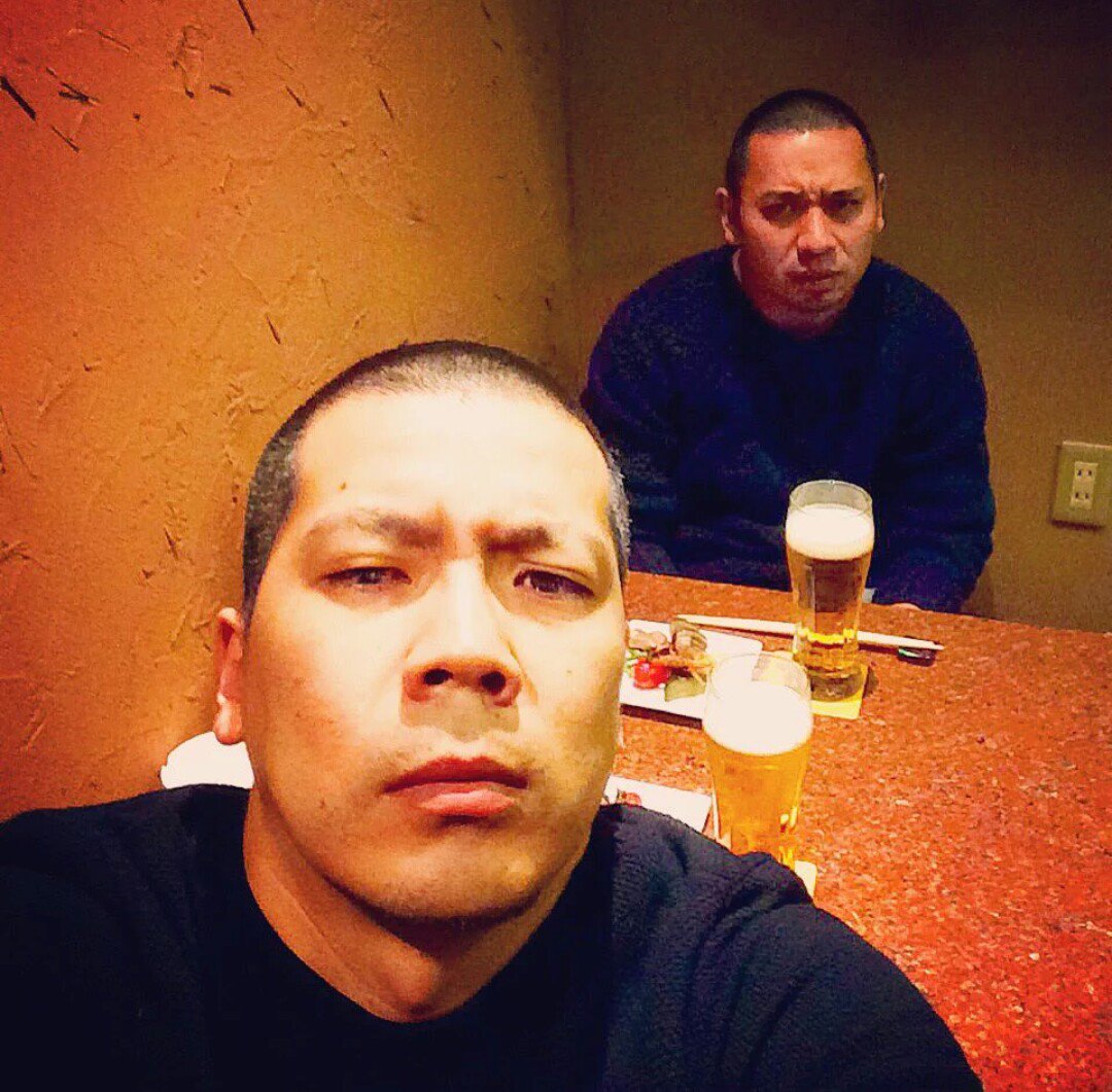 みゆき A Twitteren こうしてる間に実は大悟の誕生日 おめでとうございまーす 追伸 おぺちゃのポスター見て ワシだけ漫才ギャング 映画の柄悪い役 の時のが使われとる って怒ってたけど 千鳥のお菓子が出たよ の写真ですよ 会いたい 千鳥