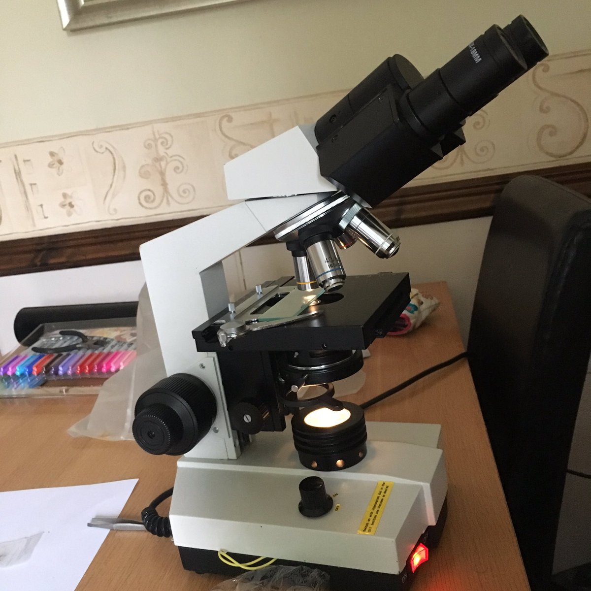 saraahskinner's tweet photo. So glad I don't have to spend anymore time looking through this thing! #lightmicroscope #migraine #notfun #dissertation https://t.co/E2pOZNgqv6