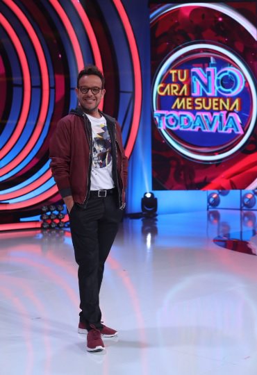 AngelLlacer's tweet photo. Look juvenil para una noche de @TuCaraNoMeSuena genial. ¿Os gusta?

(Gracias a @wearemoloko por la elección y a @JoseIrunFoto por la foto) https://t.co/5XPuTsMKvI