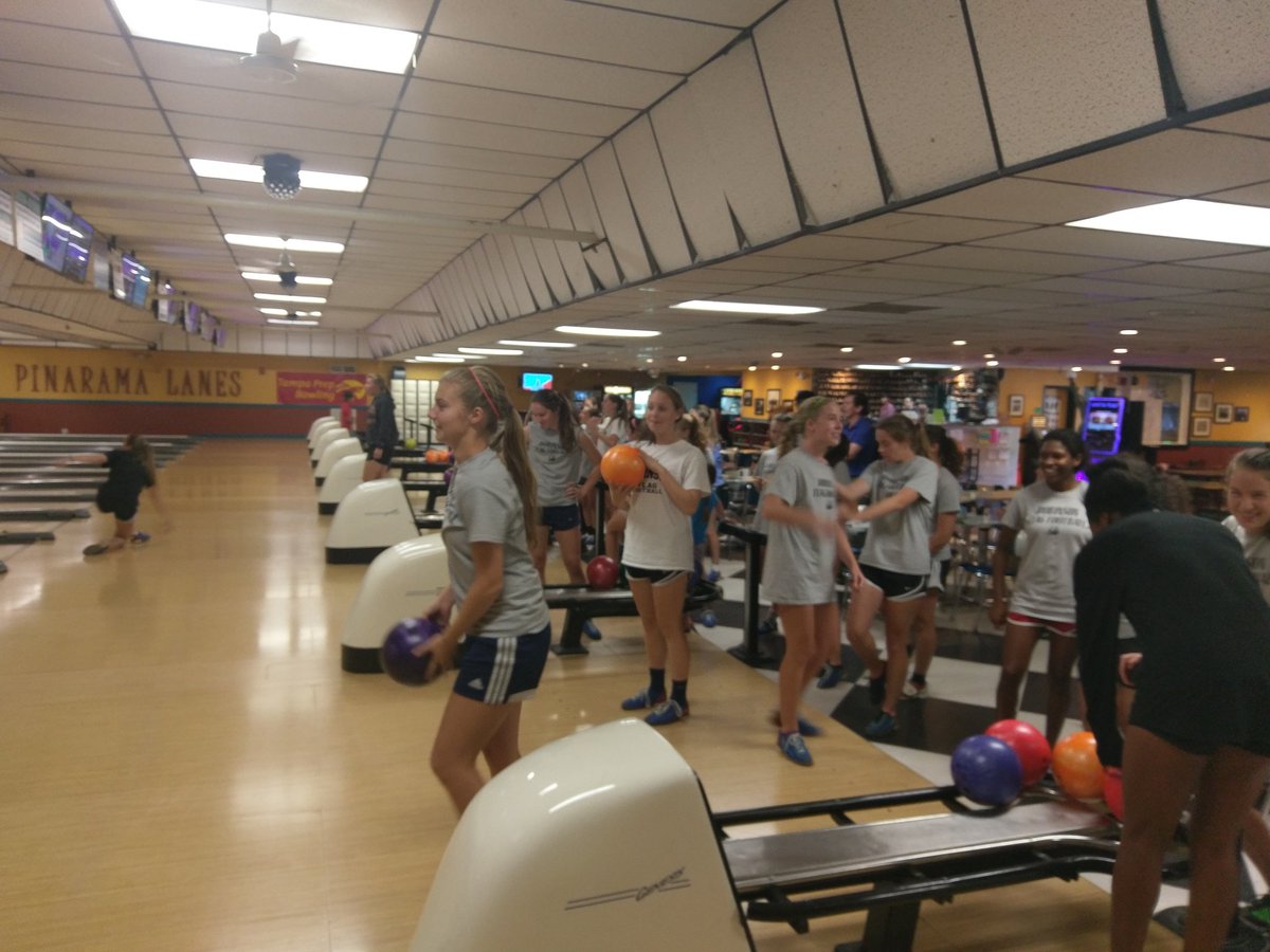 RobinsonFlag's tweet photo. Starting Monday, we play 8 games including 4 against top 10 teams in 11 days. So of course you go bowling instead of practice
#EmbraceRest https://t.co/grJSivv0ql