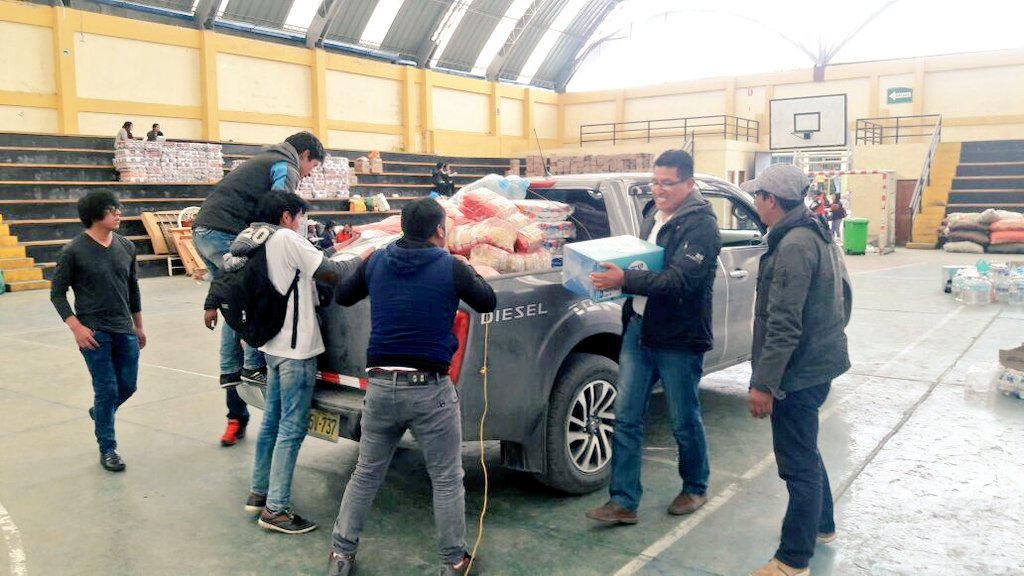 RoyVenturaA's tweet photo. #EstamosContigo
 Hoy participamos en la radio teleton llevando ayuda para nuestros hermanos damnificados  #PascoPresente https://t.co/uzlvur83YY