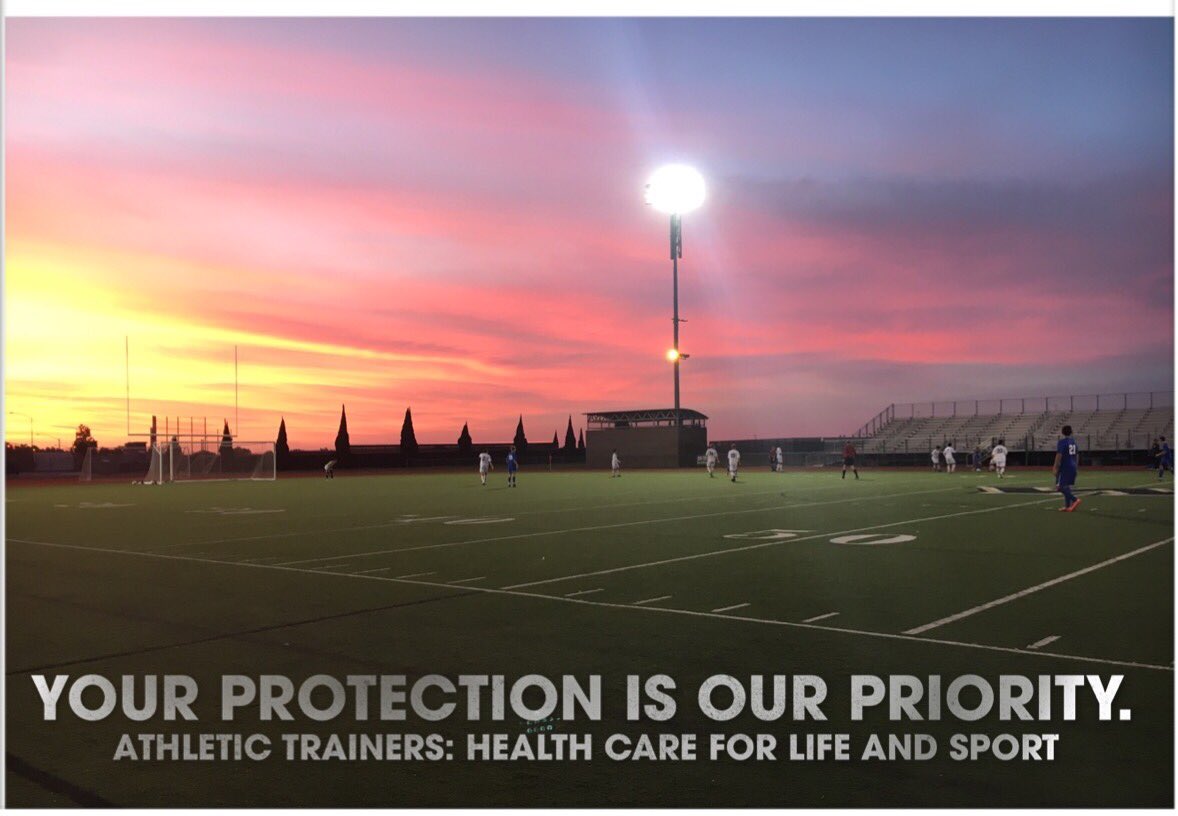 WestviewAT's tweet photo. FBF to this amazing sunset 🌅 behind boys soccer. #myoffice
#NATM2015 https://t.co/J68FLDgEtE