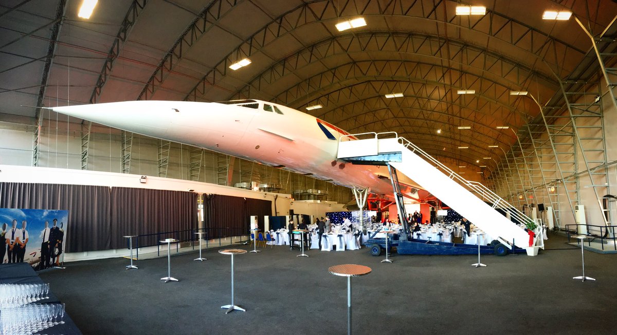 UndercoArtists's tweet image. Amazing show tonight @manairport for #FlowTechnology! Videos coming soon #SingingWaiters #UndercoverArtists #Surprise #Entertainment #Events