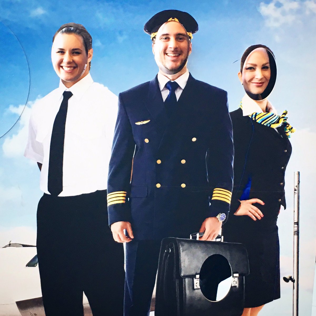 UndercoArtists's tweet image. Amazing show tonight @manairport for #FlowTechnology! Videos coming soon #SingingWaiters #UndercoverArtists #Surprise #Entertainment #Events