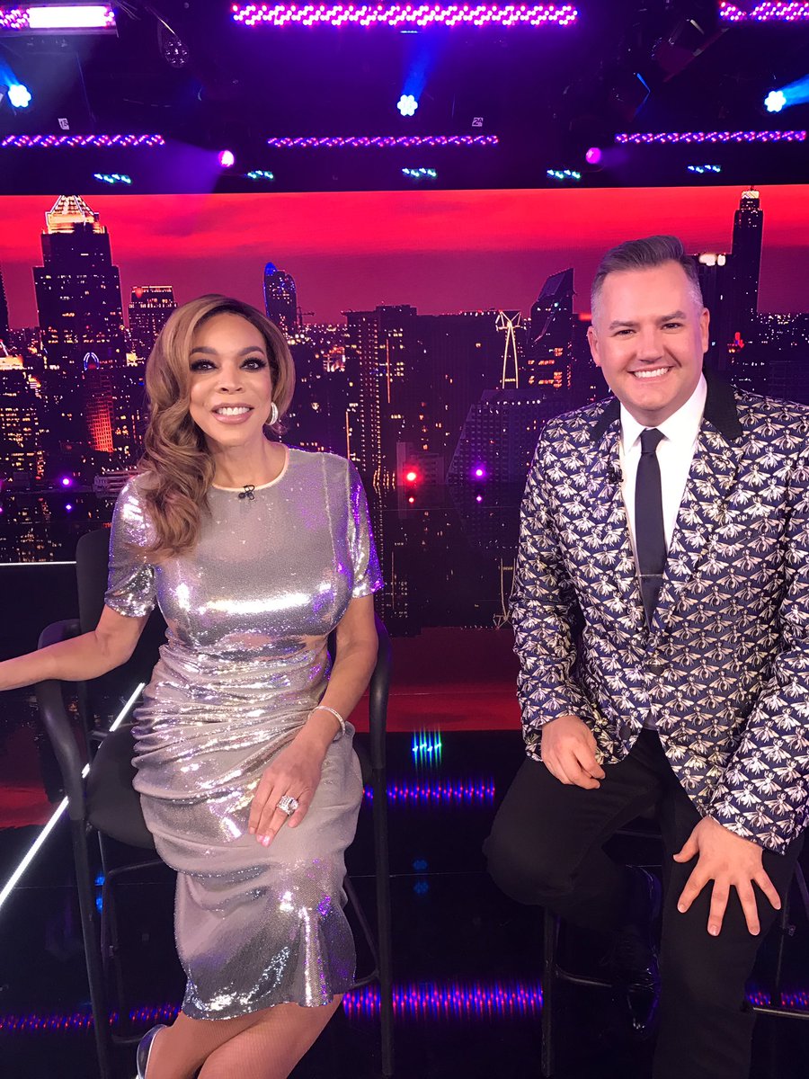 I'm LIVE w/ <a href="/WendyWilliams/">Wendy Williams</a> hosting a viewing party on <a href="/VH1/">VH1</a> all night for the season 9 premiere of <a href="/RuPaulsDragRace/">RuPaul's Drag Race</a>! #DragRace <a href="/RuPaul/">RuPaul</a>