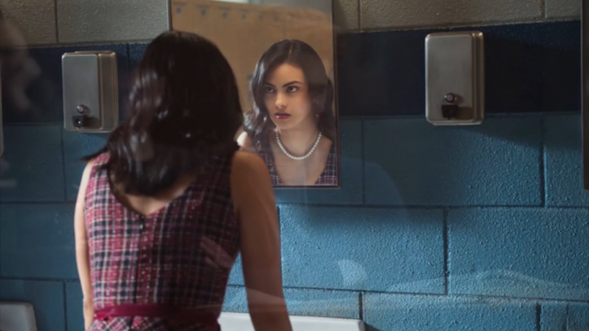 Line031201's tweet photo. Oh Ronnie.. I adore their friendship #B&amp;V #camillamendes #lilireinhart #veronicalodge #bettycooper #Riverdale https://t.co/qQP9bTO6Hb