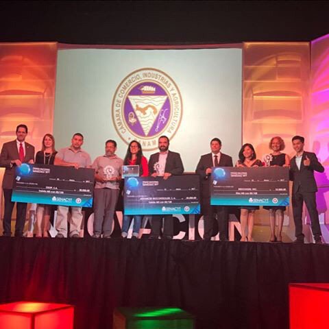 oreyesj1's tweet photo. PREMIO NACIONAL DE INNOVACIÓN — Noche maravillosa para #Interfaseio al recibir el recono... https://t.co/fu7wsJzE7W https://t.co/UD5lRQbTHf