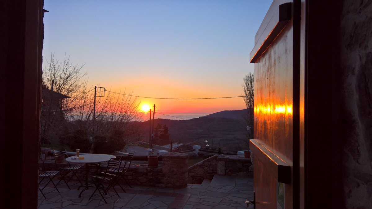 EOS_Guesthouse's tweet photo. #Skiti #eosguesthouse #holidays #Greece #Larissa #Thessaly #sunrise https://t.co/CDvwRpEVYt