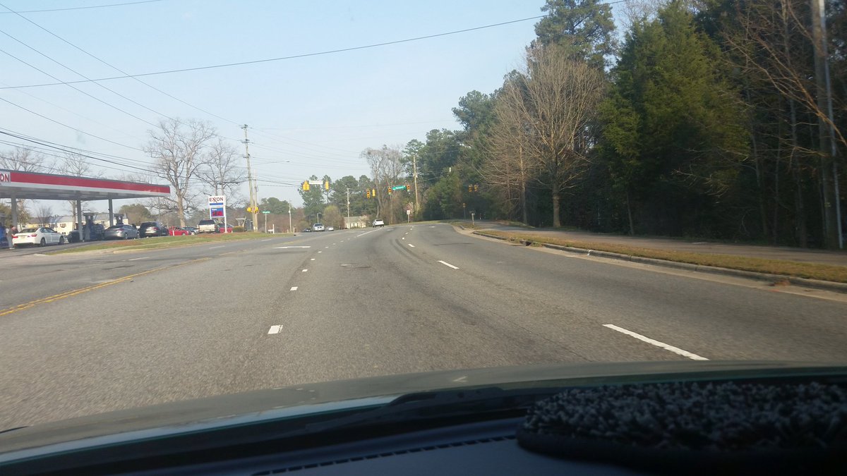 DaymarkRealty's tweet photo. Favorite Spring features? Blue skies, Friday traffic and the upcoming selling season! Sell for just 4.5% #ReadySetSold https://t.co/BeFgiqUrxz